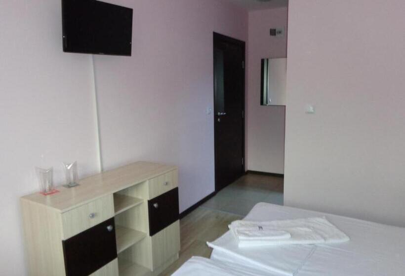 バルコニー付きシングルスタンダードルーム, къща за гости а. б. в