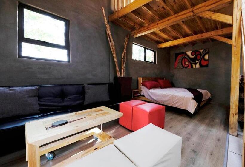 كابينة, Little Forest Farm