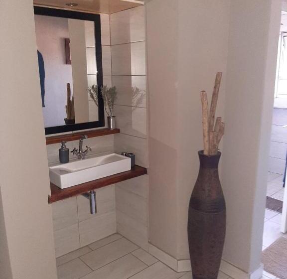 جناح مطلّ علي الحديقة, Little Forest Farm