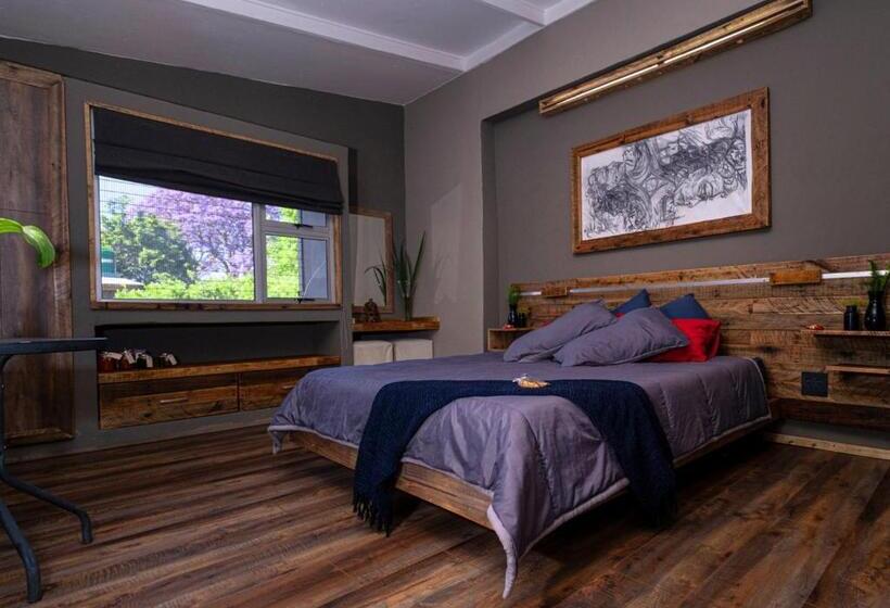 جناح مطلّ علي الحديقة, Little Forest Farm