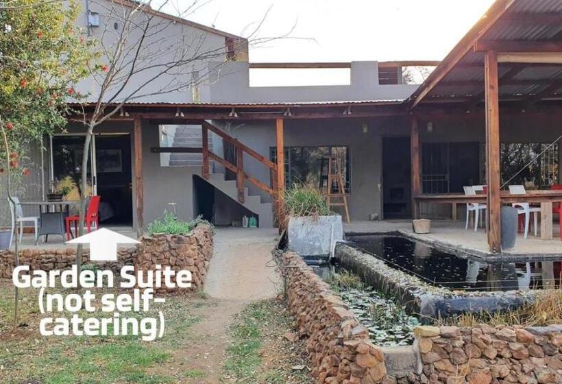 جناح مطلّ علي الحديقة, Little Forest Farm