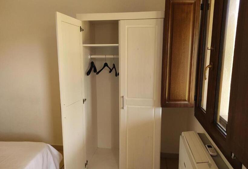 חדר סטנדרט מותאם לאדם עם מוגבלויות, Sa Teria Village   Camere Deluxe