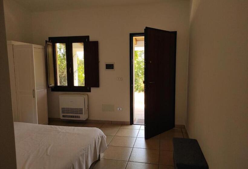 חדר סטנדרט מותאם לאדם עם מוגבלויות, Sa Teria Village   Camere Deluxe