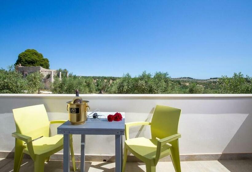 Трехместный Номер Стандарт Вид на Бассейн, Agriturismo Passione Natura