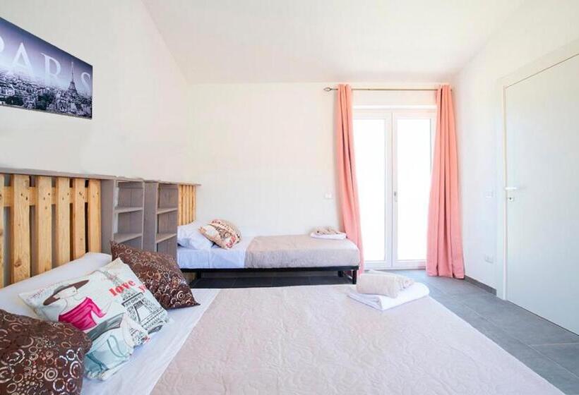 اتاق استاندارد سه تخته با چشم‌انداز استخر, Agriturismo Passione Natura