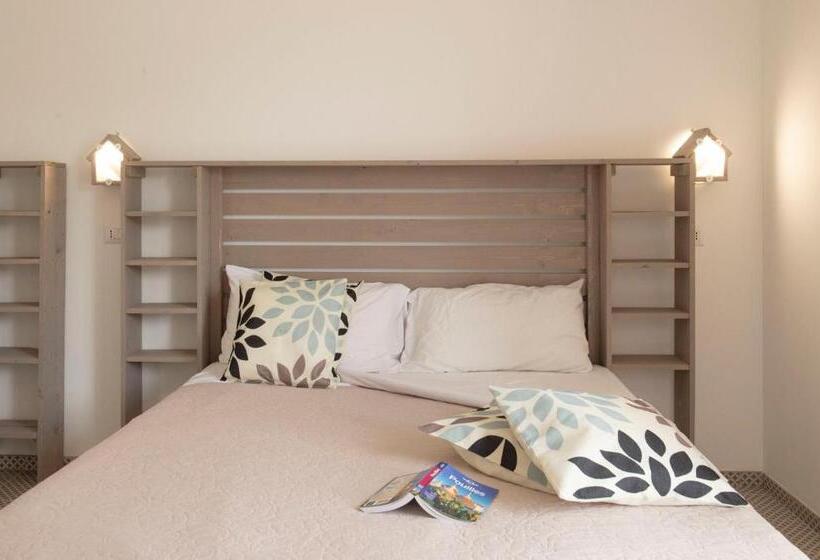 اتاق استاندارد سه تخته با چشم‌انداز استخر, Agriturismo Passione Natura