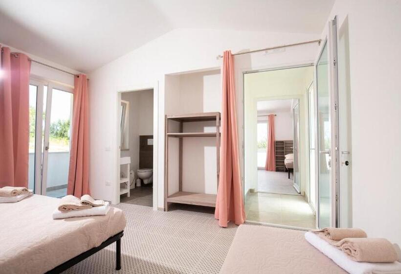 اتاق استاندارد سه تخته با چشم‌انداز استخر, Agriturismo Passione Natura