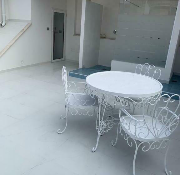 اتاق کلاسیک چهارنفره, Madama B&b