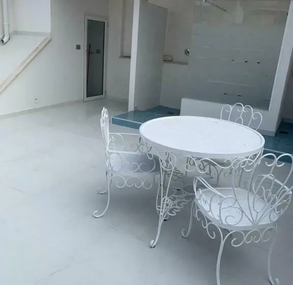 اتاق کلاسیک چهارنفره, Madama B&b