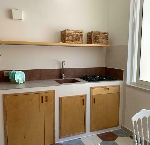 经典四人房间, Madama B&b