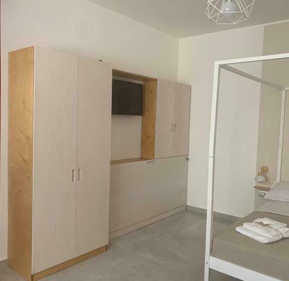 经典四人房间, Madama B&b