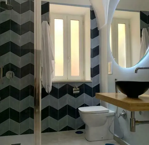 اتاق ساده سه نفره, Madama B&b