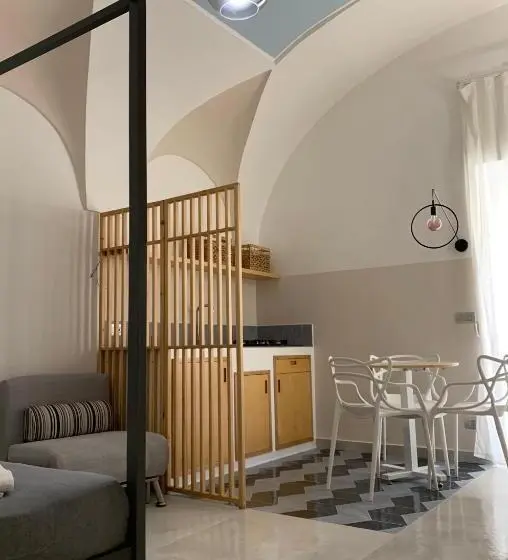 اتاق ساده سه نفره, Madama B&b