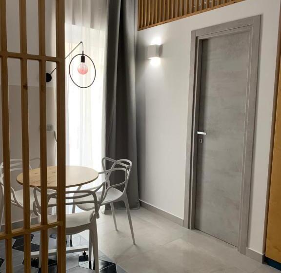 基本三人间, Madama B&b