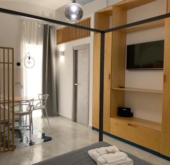 基本三人间, Madama B&b