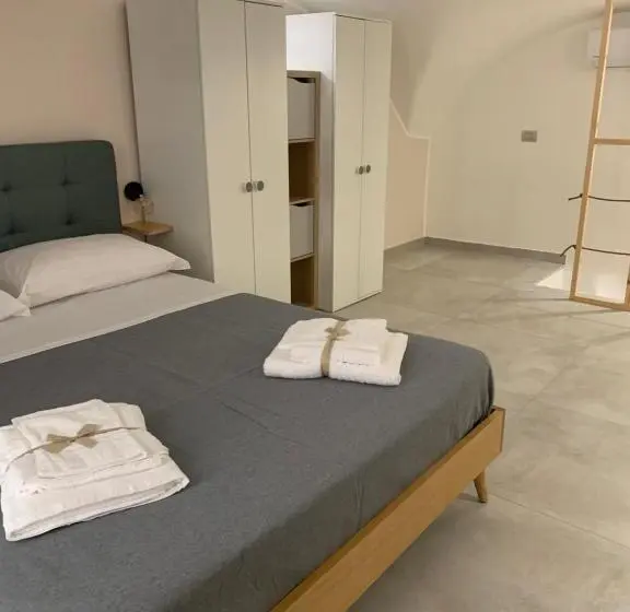اتاق خانوادگی, Madama B&b