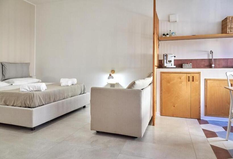 经典四人房间, Madama B&b