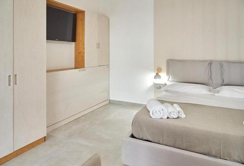 经典四人房间, Madama B&b