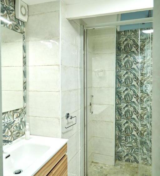 اتاق خانوادگی, Madama B&b