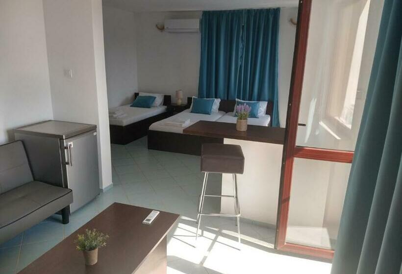 غرفة قياسية ثلاثية ذات اطلالة, къща за гости валена град черноморец