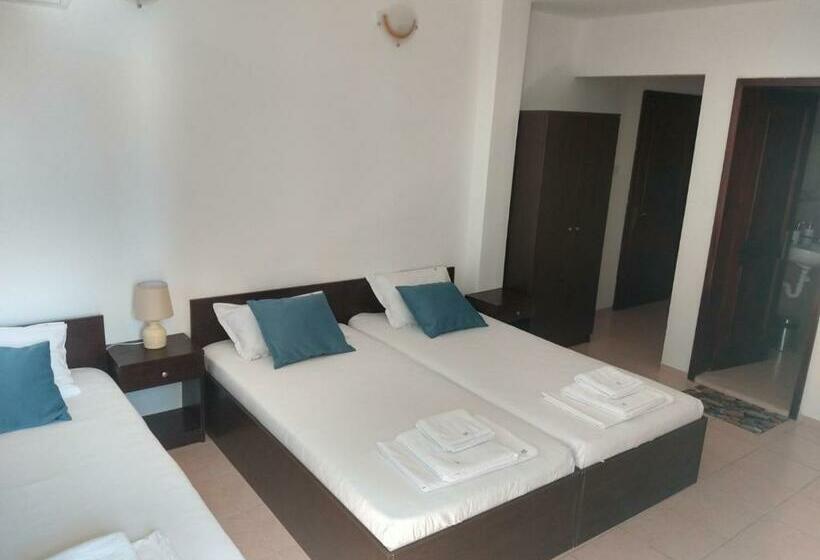 غرفة كلاسيكية ثلاثية, къща за гости валена град черноморец