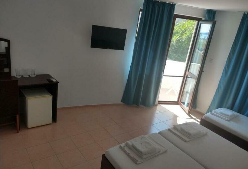 غرفة كلاسيكية ثلاثية, къща за гости валена град черноморец