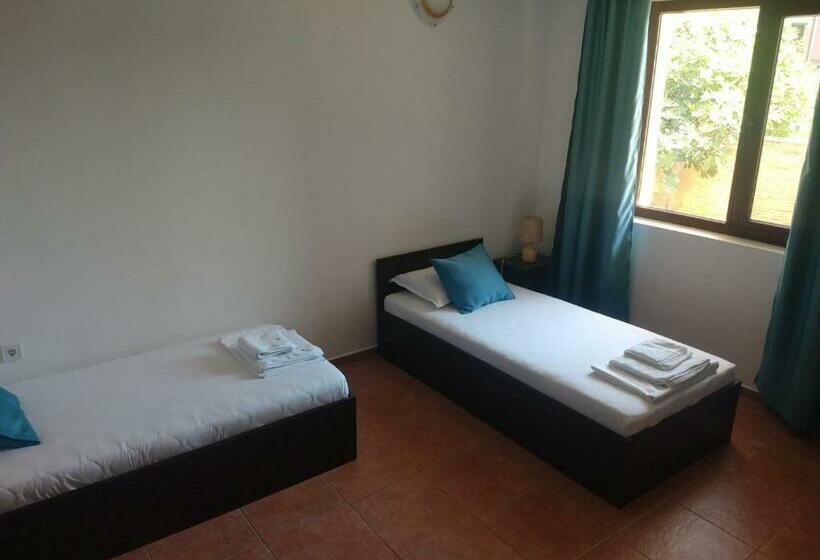 غرفة قياسية رباعية, къща за гости валена град черноморец