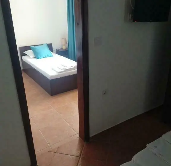 スタンダード４人部屋, къща за гости валена град черноморец