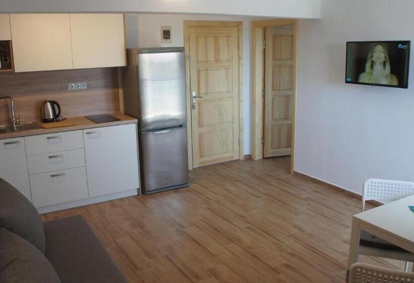 شقة غرفة واحدة مطلة على البحر, къща за гости валена град черноморец