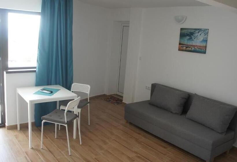 شقة غرفة واحدة مطلة على البحر, къща за гости валена град черноморец