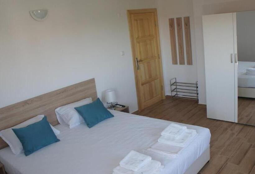 شقة غرفة واحدة مطلة على البحر, къща за гости валена град черноморец