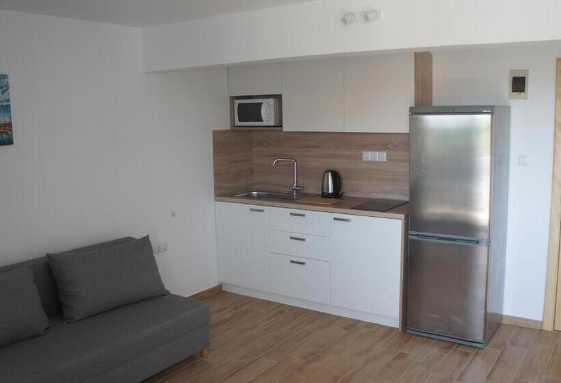 شقة غرفة واحدة مطلة على البحر, къща за гости валена град черноморец