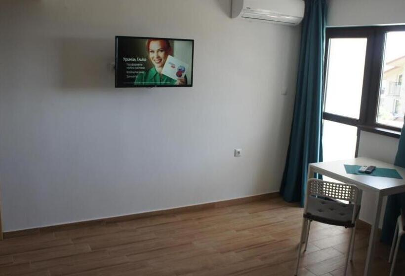 شقة غرفة واحدة مطلة على البحر, къща за гости валена град черноморец