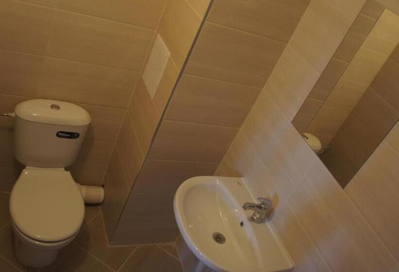 غرفة قياسية مزوَّدة بشُرفة, къща за гости валена град черноморец