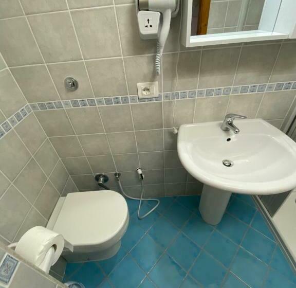 اتاق استاندارد با چشمانداز دریا, B&b Saracinello