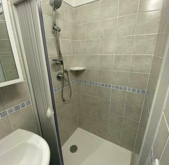 اتاق استاندارد با چشمانداز دریا, B&b Saracinello