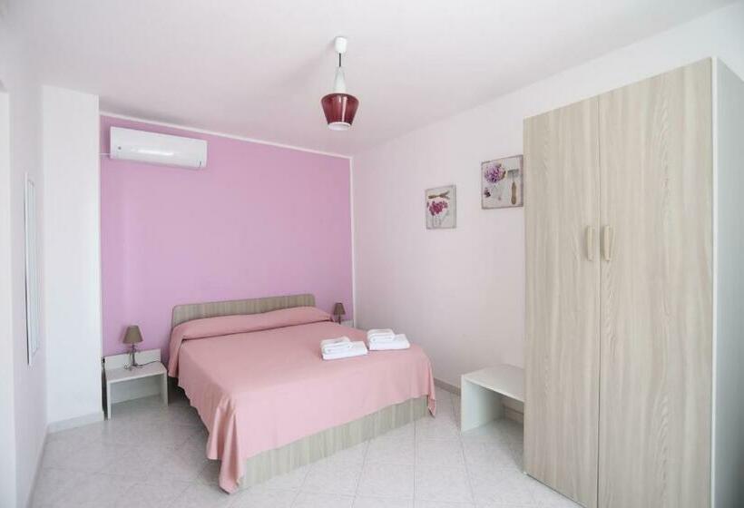 اتاق استاندارد با بالکن و چشمانداز دریا, B&b Saracinello