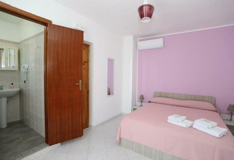 اتاق استاندارد با بالکن و چشمانداز دریا, B&b Saracinello