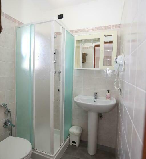 اتاق استاندارد با بالکن و چشمانداز دریا, B&b Saracinello