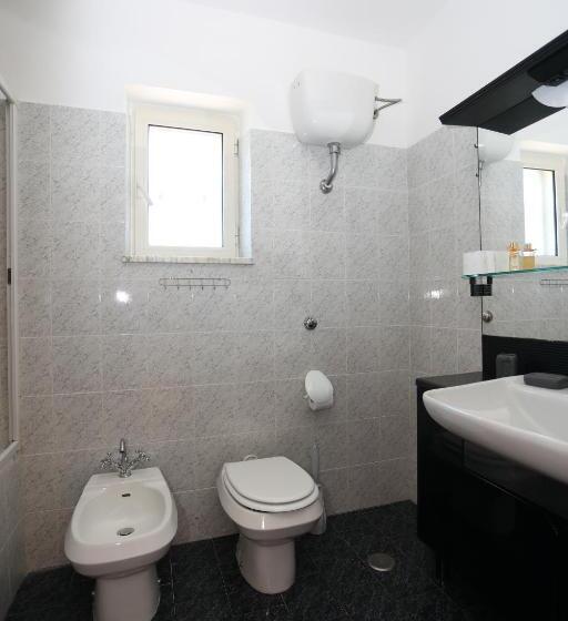 اتاق استاندارد, B&b Saracinello