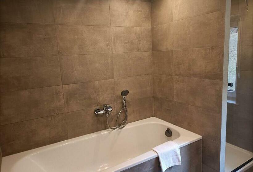 شقة غرفتين, Pension & Ferienwohnungen Haus Edelweiß