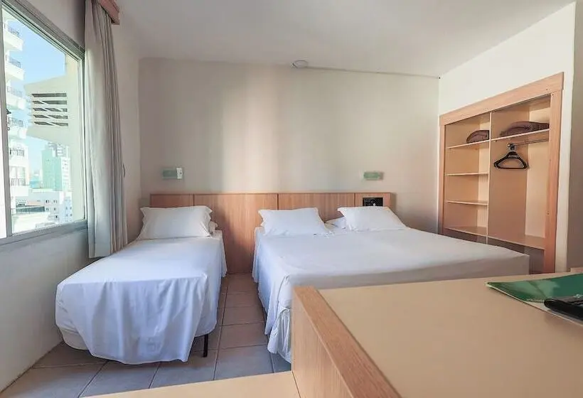 اتاق استاندارد سه نفره, Açores