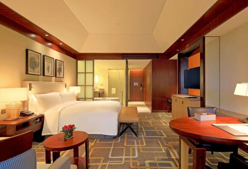 Номер Executive, Hilton Qingdao Golden Beach