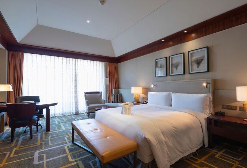 带海景的行政房, Hilton Qingdao Golden Beach