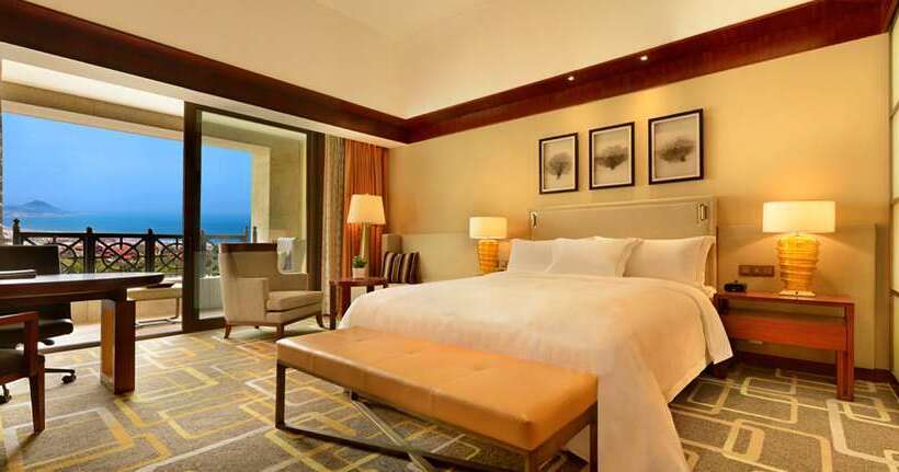 Номер Deluxe Кровать Кинг, Hilton Qingdao Golden Beach