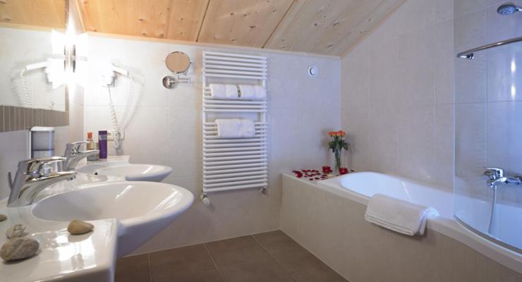 带阳台两卧公寓, Schranz