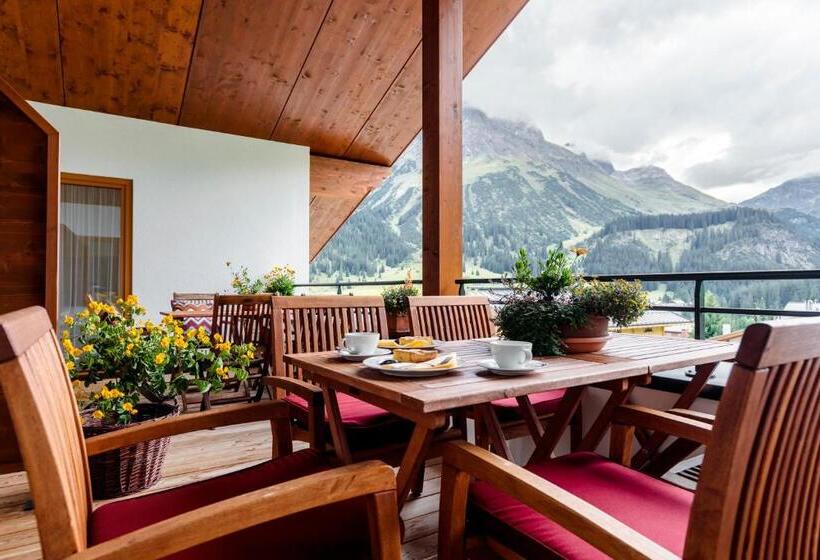 带阳台两卧公寓, Schranz