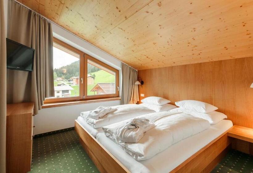 带阳台两卧公寓, Schranz