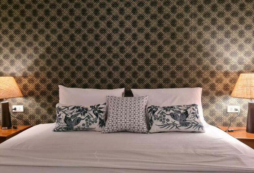 غرفة سوبيريور, The Caspar