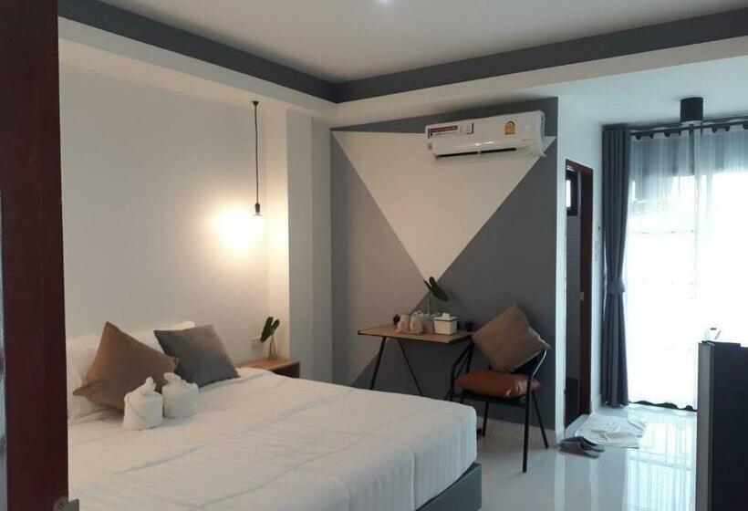 Номер Deluxe, Loei Station